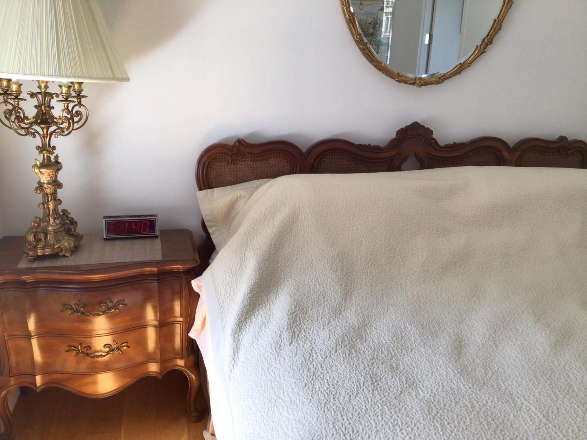 Large And Luxurious In Strivers Row Apartment *